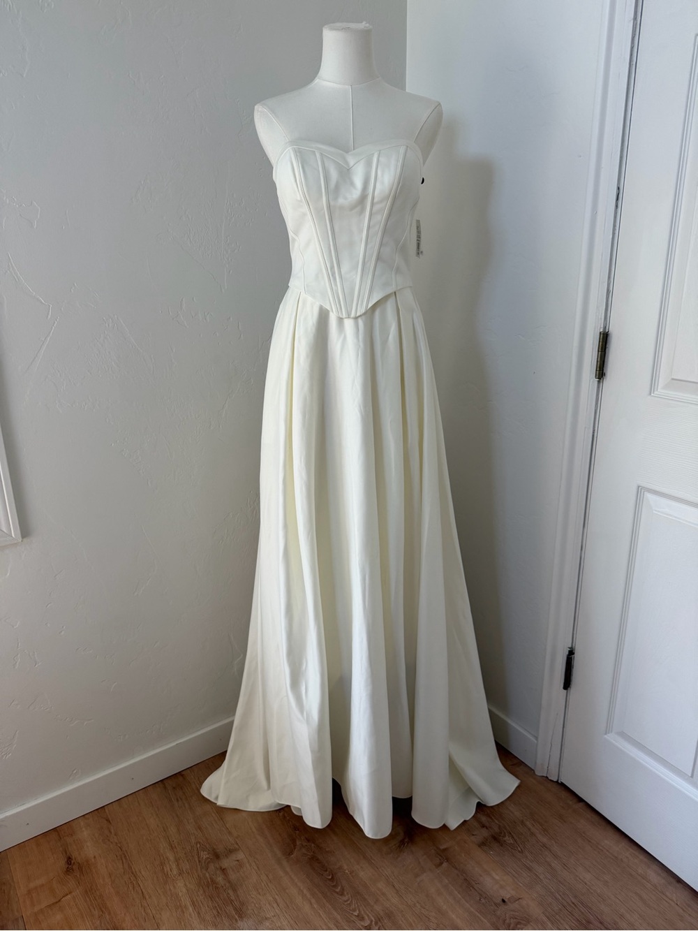 NWTs Davids Bridal Strapless Ivory Ball Gown Dress